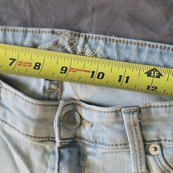Universal Thread Light Blue Jeans - Picture 5 of 10